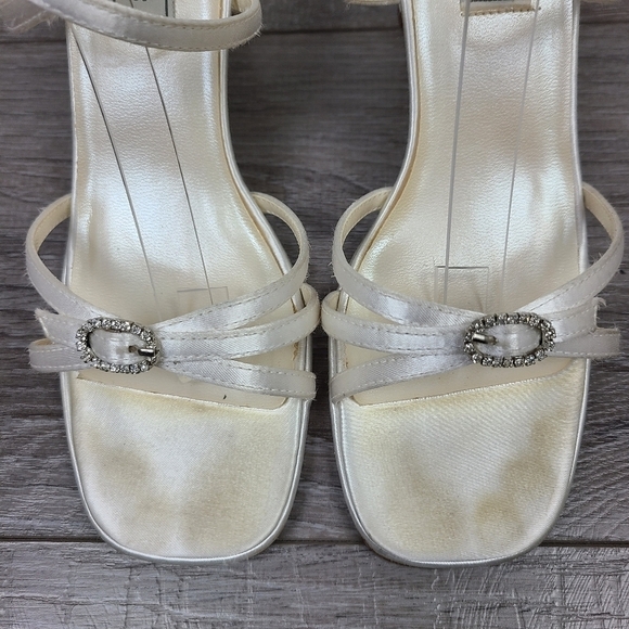 Touch Ups White Satin Strappy Wedding Sandals Size 7 - Picture 8 of 17